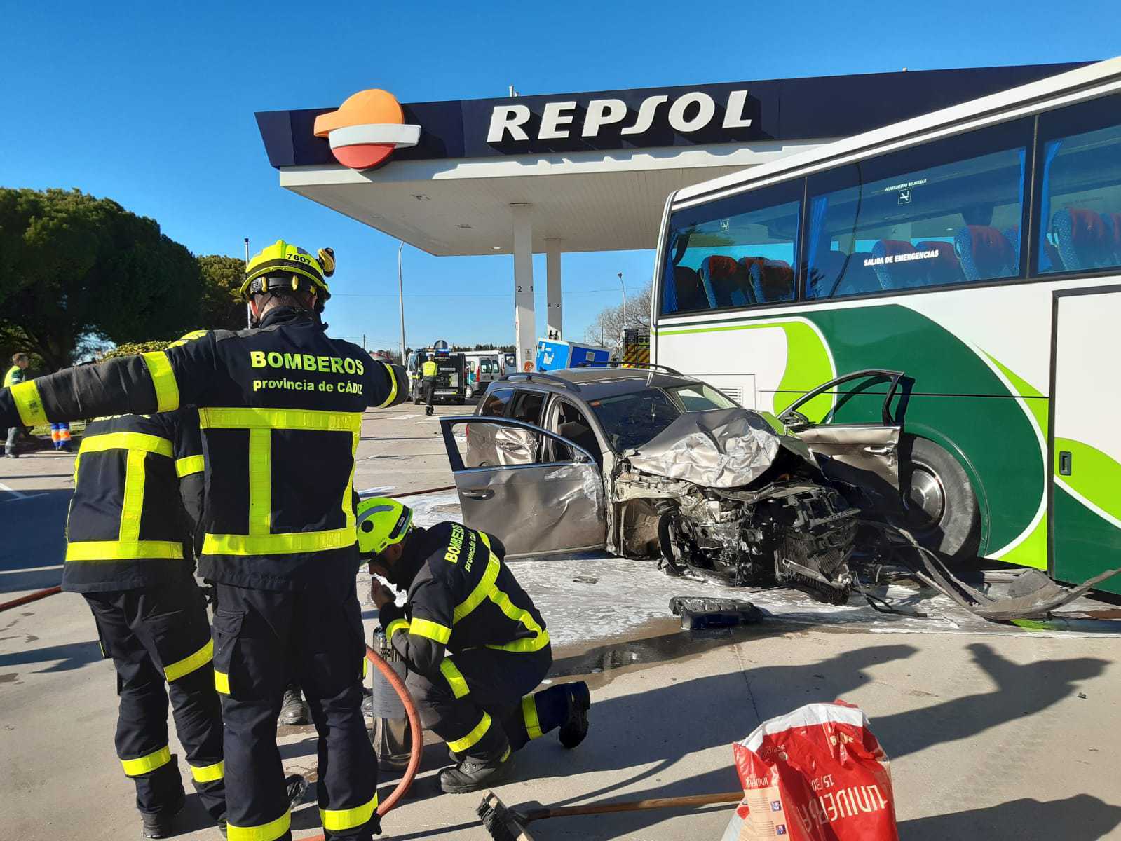 Un Autobús Pierde El Control En Una Gasolinera En El Puerto Provocando ...