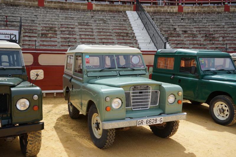 LAND-ROVER-1