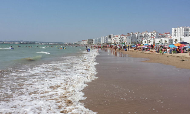 Ir duchado y no permanecer "más de 4 horas" en la playa