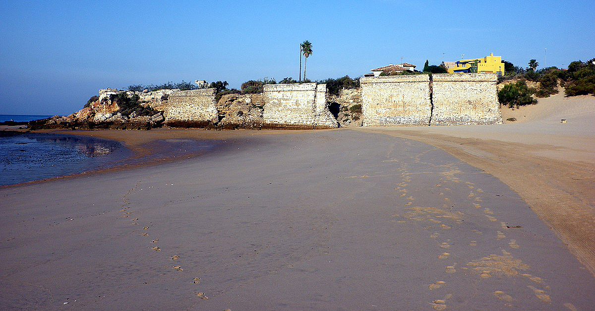 El PSOE pide información sobre la pérdida de la Bandera Azul de la playa La Muralla