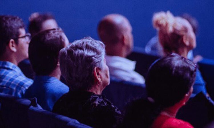¿Hay un cine para para personas mayores?