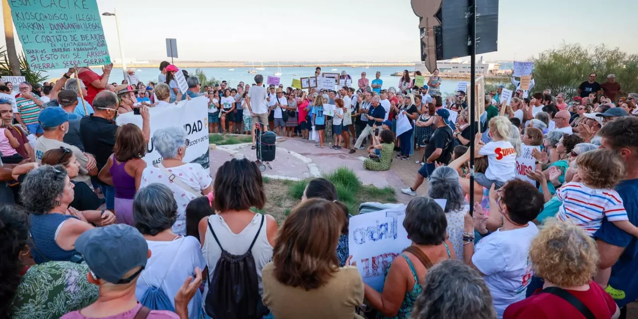 Pinchazo total: la protesta contra el "turismo de borrachera" se queda sin ciudadanos
