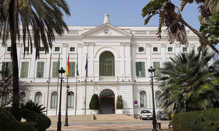 El Ayuntamiento adjudica a Suministro Seribor la renovación del vestuario del personal municipal