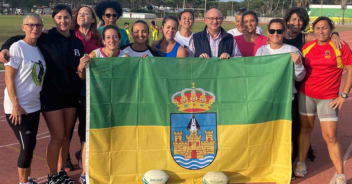 La “bandera viajera” portuense comienza su recorrido desplazándose a Sitges