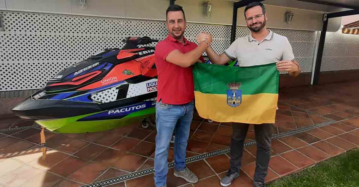 Unión Portuense entrega la bandera de El Puerto a Rafael Feria