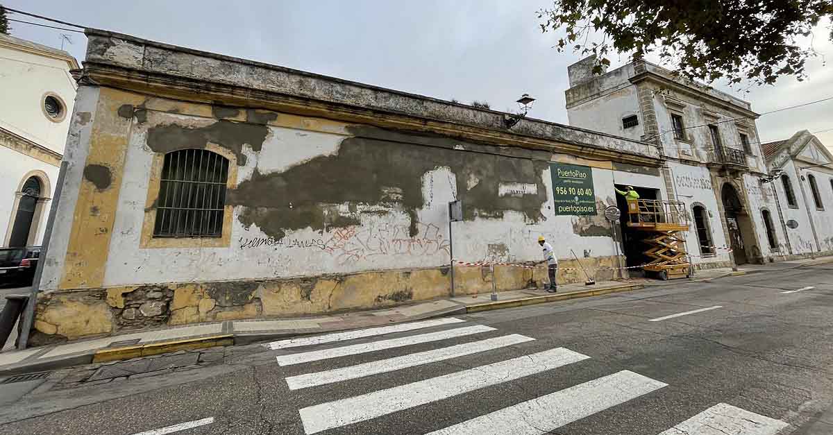 El Ayuntamiento insta al arreglo de una de las bodegas situadas en calle Valdés