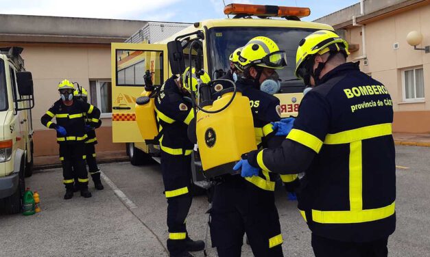 Los Bomberos siguen llevando a cabo labores de desinfección