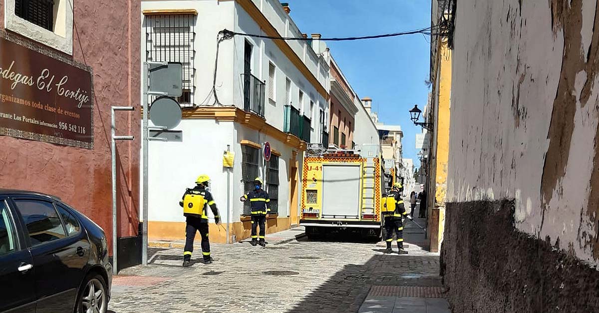 Los Bomberos siguen llevando a cabo labores de desinfección en El Puerto