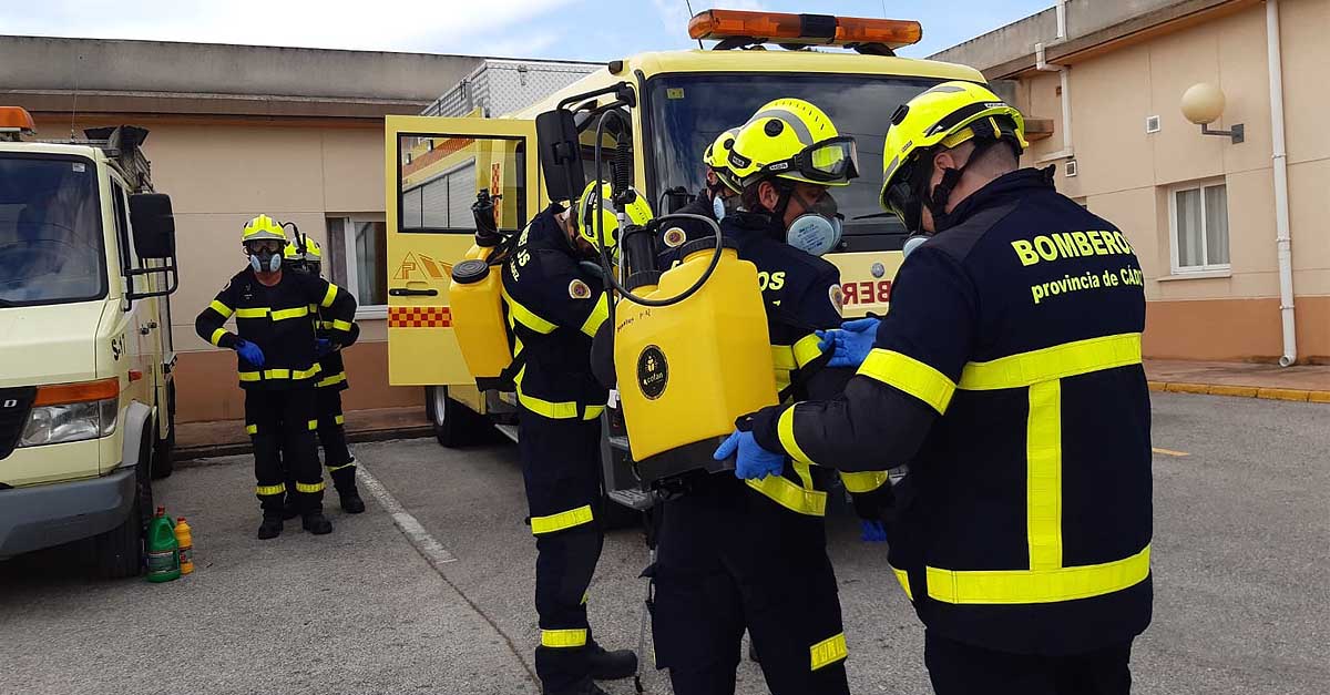 Los Bomberos siguen llevando a cabo labores de desinfección