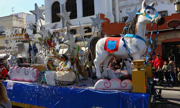 La Cabalgata de Carnaval recorre ya las calles de El Puerto