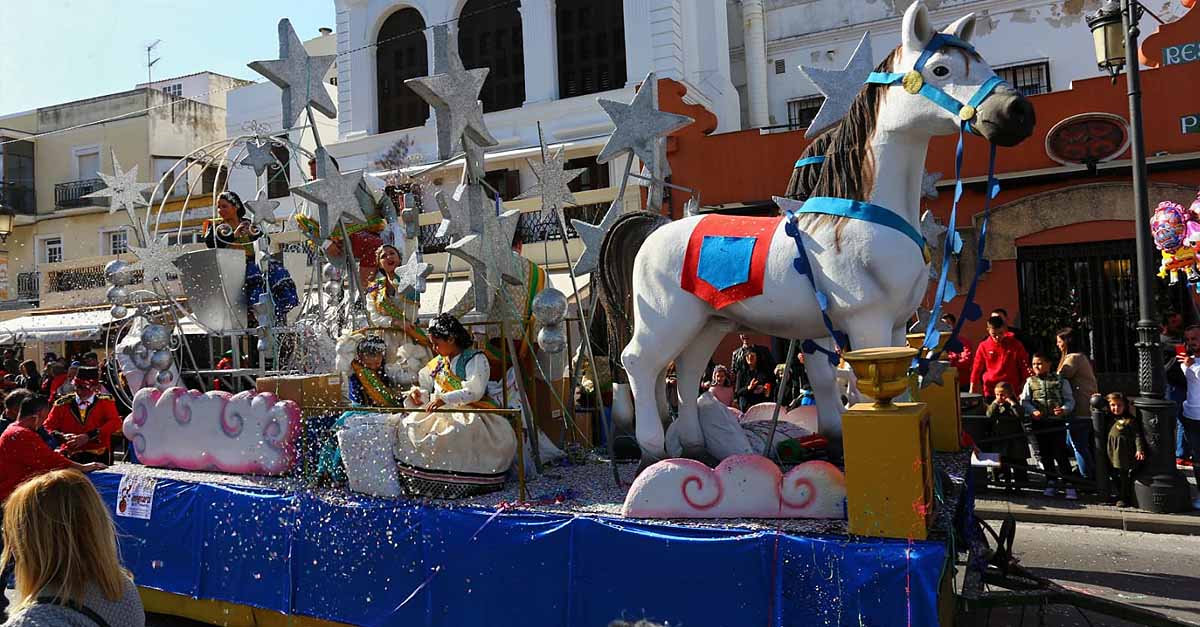Entretener Saqueo Ciego La Cabalgata de Carnaval recorre ya las calles de El Puerto - El Puerto  Actualidad