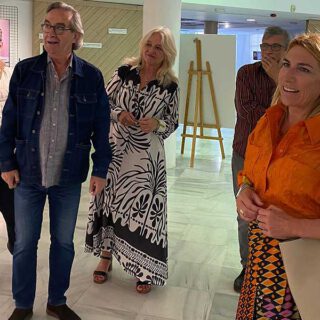 Mercedes Colombo visita la exposición "In Vino Veritas" del colectivo artístico tercerof