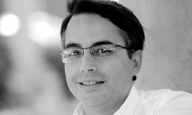 José Manuel García Gil  presenta el poemario 'La vida que hubo en Marte'