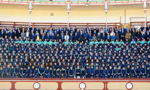 El Cádiz Club de Fútbol celebra su convivencia navideña en la Plaza de Toros de El Puerto