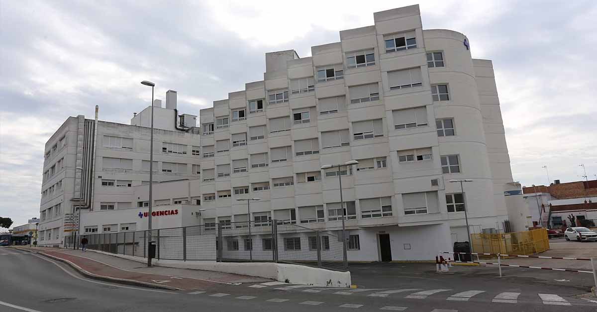 El hospital de El Puerto mantiene a 20 personas ingresadas, dos en la UCI