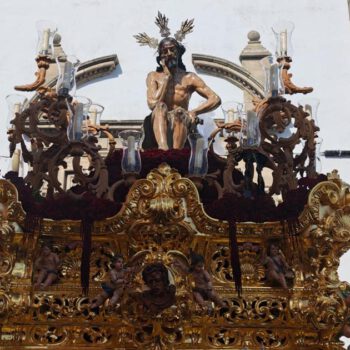 Humildad y Paciencia recorre las calles en un Jueves Santo marcado por el recogimiento