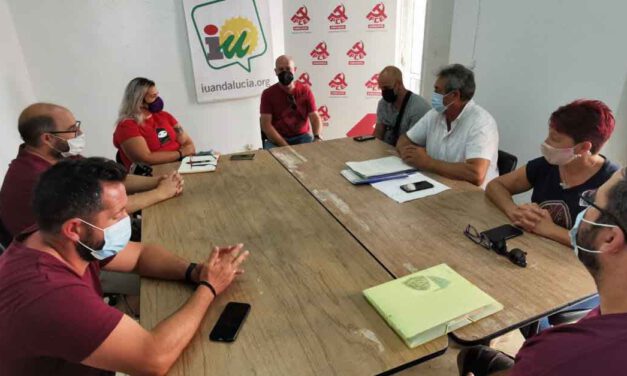 IU mantiene un encuentro con la plantilla de FCC ante la convocatoria de huelga