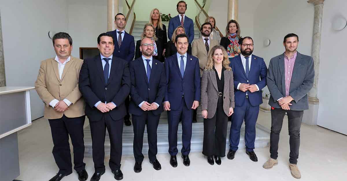 Juanma Moreno destaca la inversión de 6 millones en El Puerto