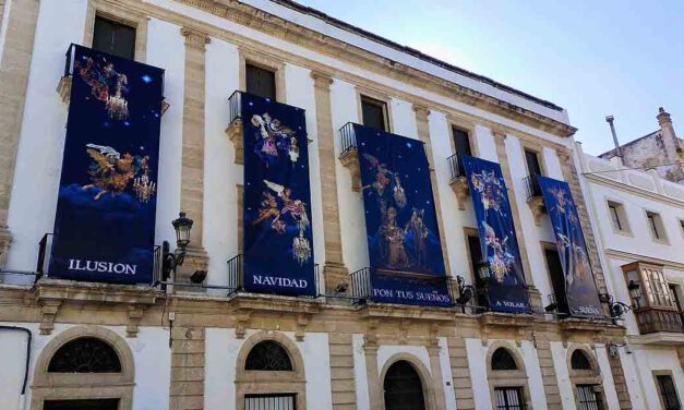 La Plaza de España, engalanada de manera especial con motivo de las fiestas navideñas