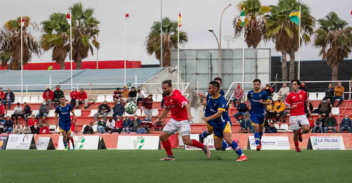 El Racing deja escapar dos puntos ante el Algeciras ‘B’ en el Cuvillo