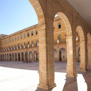 El Ayuntamiento impulsa la empleabilidad con nuevos convenios en el IES Mar de Cádiz, Pintor Juan Lara y Safa San Luis