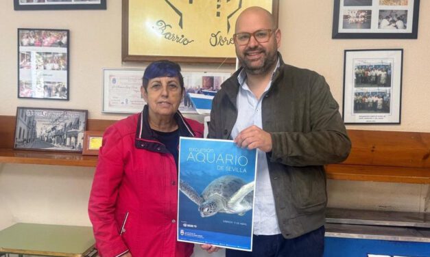 Una excursión vecinal al Acuario de Sevilla reúne a más de medio centenar de participantes