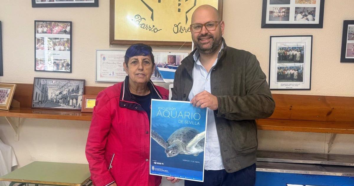 Una excursión vecinal al Acuario de Sevilla reúne a más de medio centenar de participantes