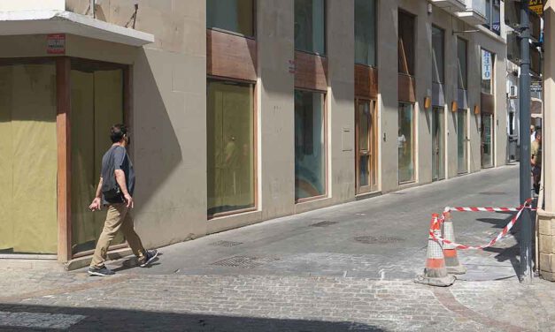 El Ayuntamiento inicia el arreglo de los adoquines de las calles del centro de El Puerto