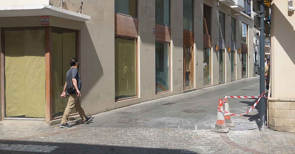 El Ayuntamiento inicia el arreglo de los adoquines de las calles del centro de El Puerto