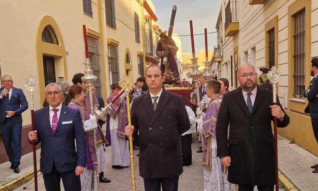 La Hermandad de los Afligidos traslada a sus titulares desde el templo de las Concepcionistas a la iglesia de San Francisco