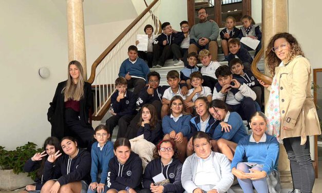 Alumnos de SAFA San Luis visitan el Ayuntamiento dentro de la Oferta Educativa Municipal