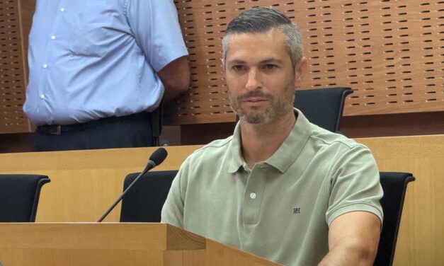El PSOE critica retirar fondos del autobús para el campo de rugby