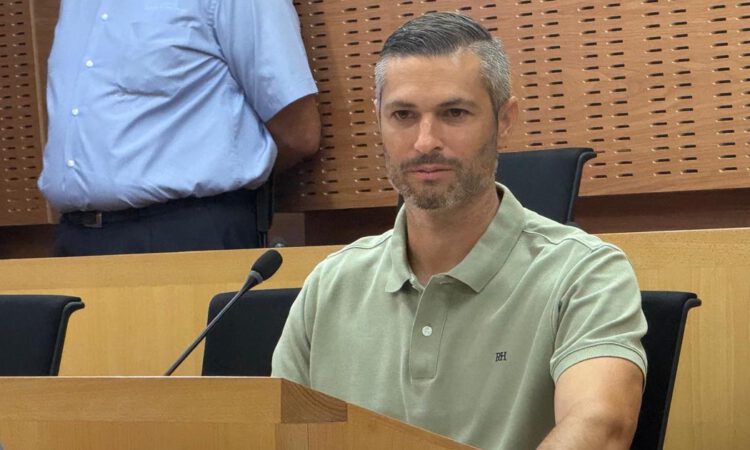 El PSOE critica retirar fondos del autobús para el campo de rugby
