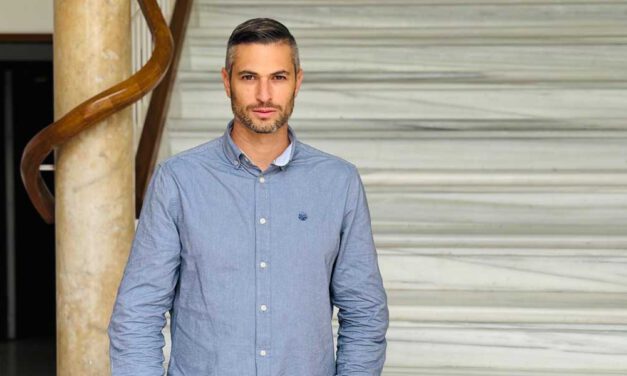 Ángel González, secretario general del PSOE de El Puerto, acusado de engrilletar a su hijastro