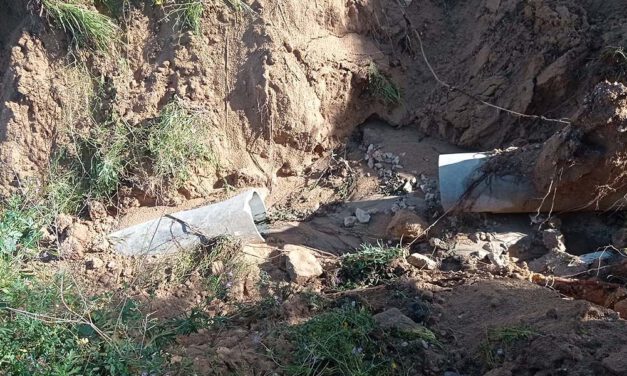 Las fuertes lluvias provocan un corrimiento de tierra que afecta a la tubería de impulsión de la EBAR de Fuentebravía