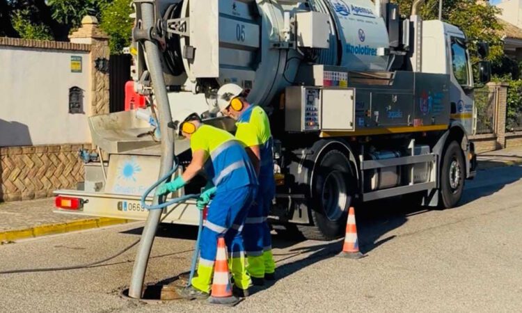Apemsa refuerza la limpieza de alcantarillado e imbornales ante la llegada de lluvias