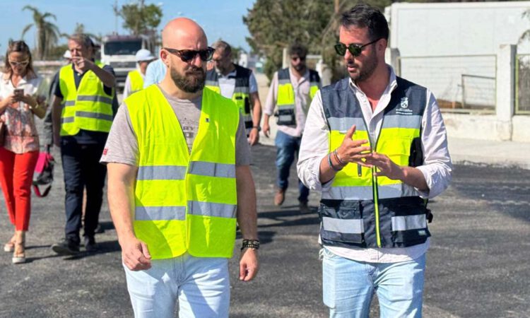 La rotonda de La Puntilla encara su apertura tras el inicio de los trabajos de asfaltado