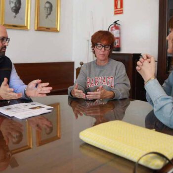 El proyecto de accesibilidad cognitiva de Autismo El Puerto impulsa mejoras en el uso del autobús urbano