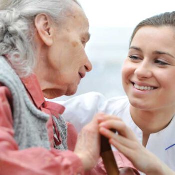 El PSOE plantea la municipalización del servicio de Ayuda a Domicilio como modelo de gestión