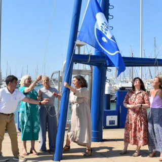 Puerto Sherry iza la bandera azul como reconocimiento a su calidad y sostenibilidad
