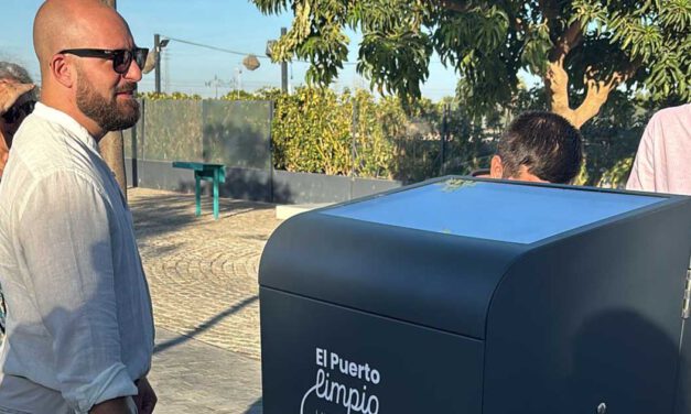 Nuevas papeleras solares inteligentes modernizan la limpieza urbana en El Puerto
