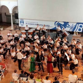 La zarzuela se adueñó del Patio del Edificio San Agustín en un magnífico concierto de la Banda de Música "Maestro Dueñas"