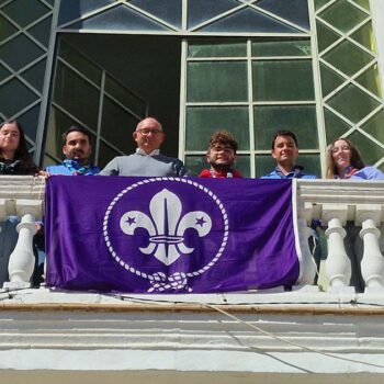 El Ayuntamiento de El Puerto luce la bandera scout por el Día del Fundador