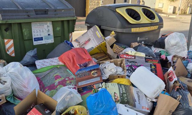 La Flave denuncia contenedores a rebosar de basura tras el paso de los Reyes Magos