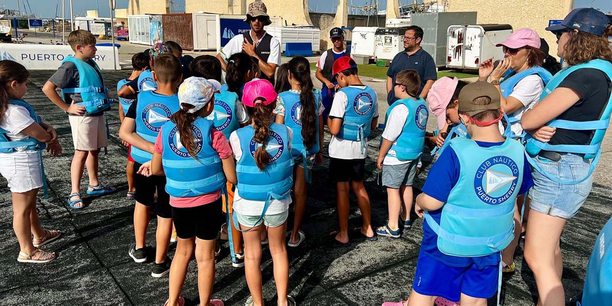 El Bautismo de Mar regresa a la Oferta Educativa Municipal como experiencia náutica para cientos de escolares