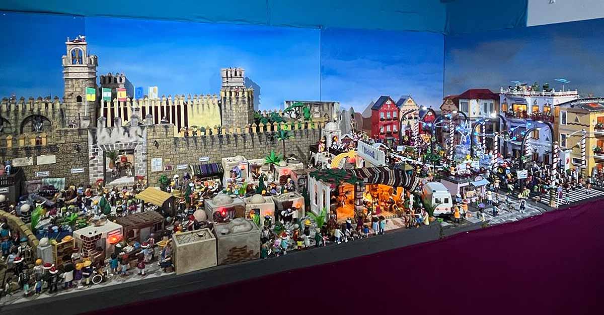 El Paseo inaugura un belén gigante de la Asociación de Amigos Portuenses Solidarios elaborado con 15.000 figuritas