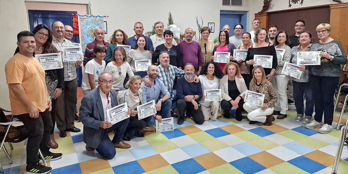 El curso de "Técnicas de construcción de belenes" forma a 32 personas en El Puerto
