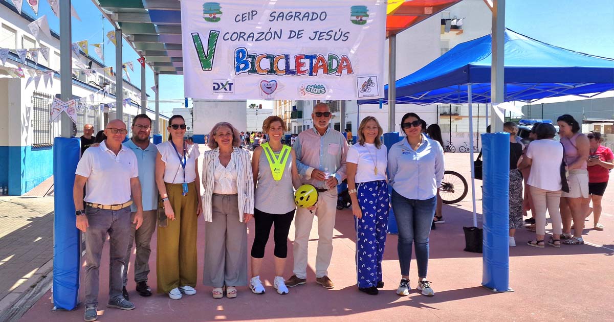 Cerca de 130 escolares participan en la quinta Bicicletada del CEIP Sagrado Corazón de Jesús