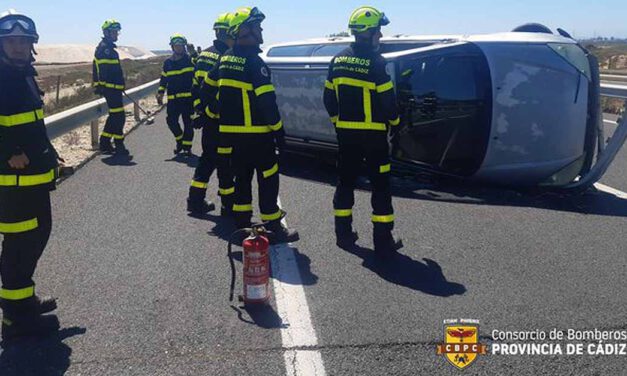 Aparatoso accidente sin heridos en la A-4 a la altura de El Puerto