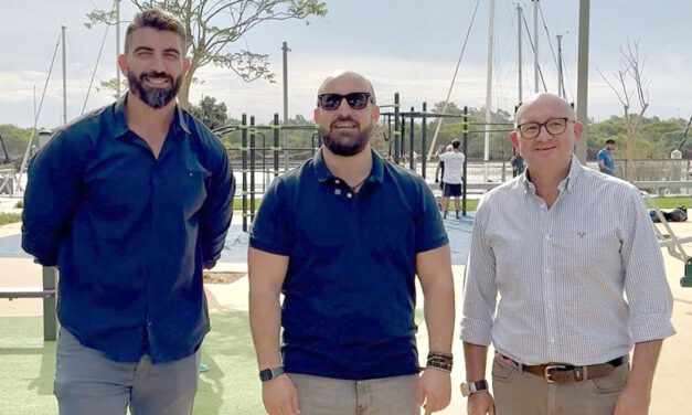 El Puerto estrena circuito de calistenia en la Bajamar para promover el deporte al aire libre